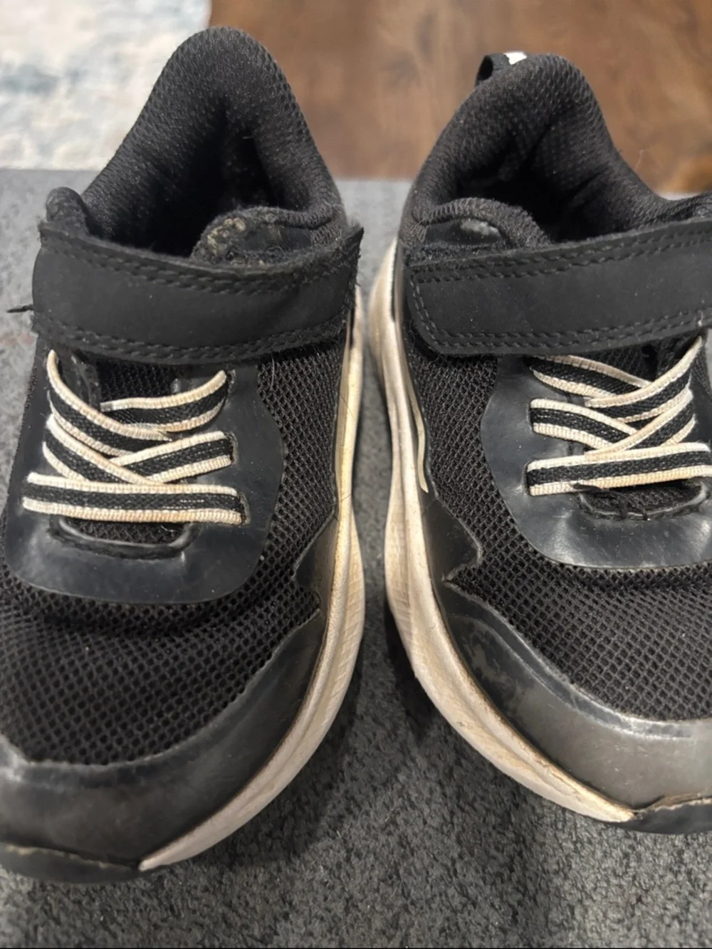 🟢10/$10 - Kids Black Velcro Athletic Sneakers